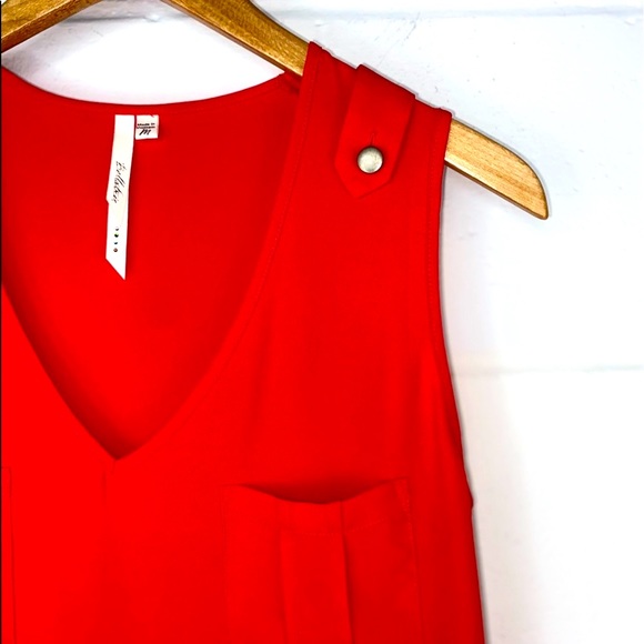 NWOT Bellatrix Sleeveless V Neck Blouse Cherry Red Size Medium - Picture 3 of 12